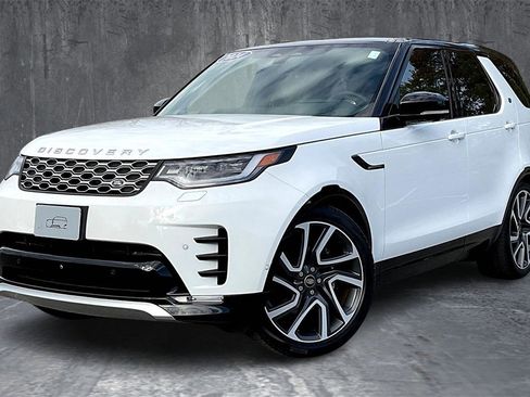 Used 2024 Land Rover Discovery Metropolitan Edition image 1