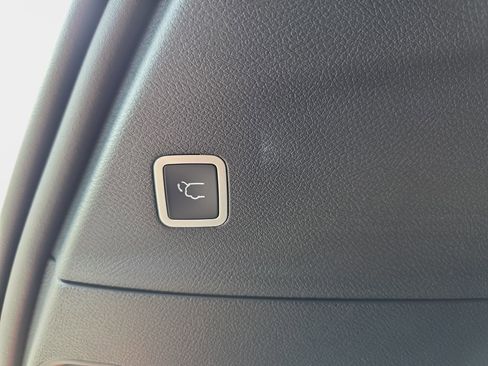 New 2026 Chrysler Pacifica Limited FWD image 11