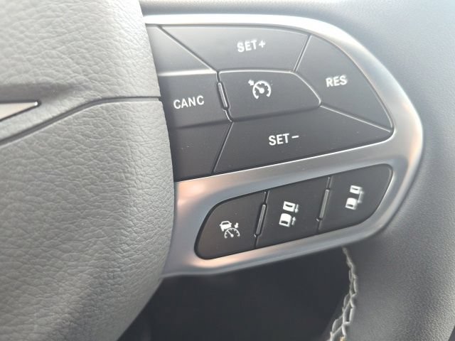 New 2027 Chrysler Pacifica Select AWD/4WD image 21