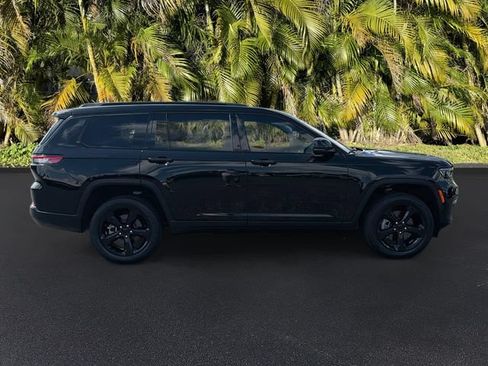 Used 2023 Jeep Grand Cherokee L Limited w/ Luxury Tech Group II AWD/4WD image 4