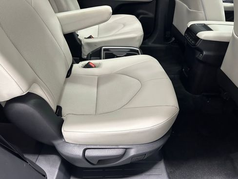 Used 2025 Toyota Grand Highlander AWD image 57