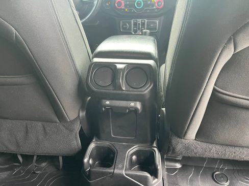 Used 2018 Jeep Wrangler Unlimited Sport S image 29