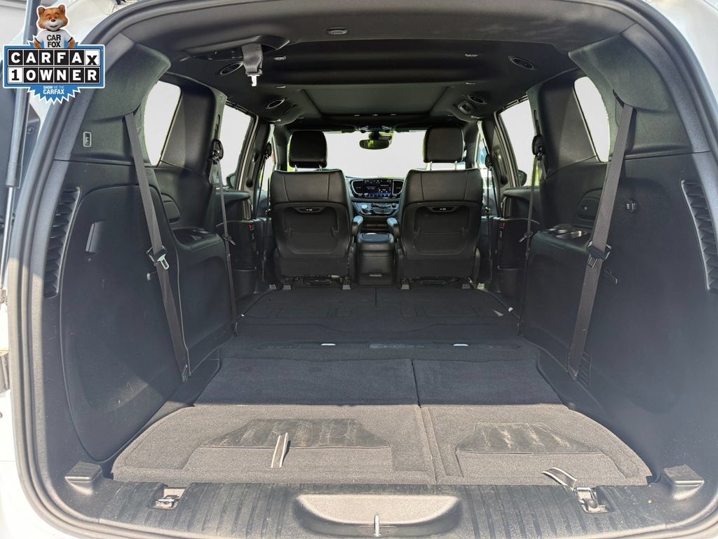 Used 2025 Chrysler Pacifica Limited FWD image 18