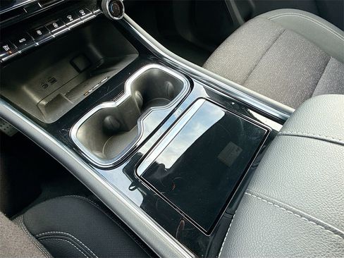 Used 2024 Chevrolet Traverse LT image 18