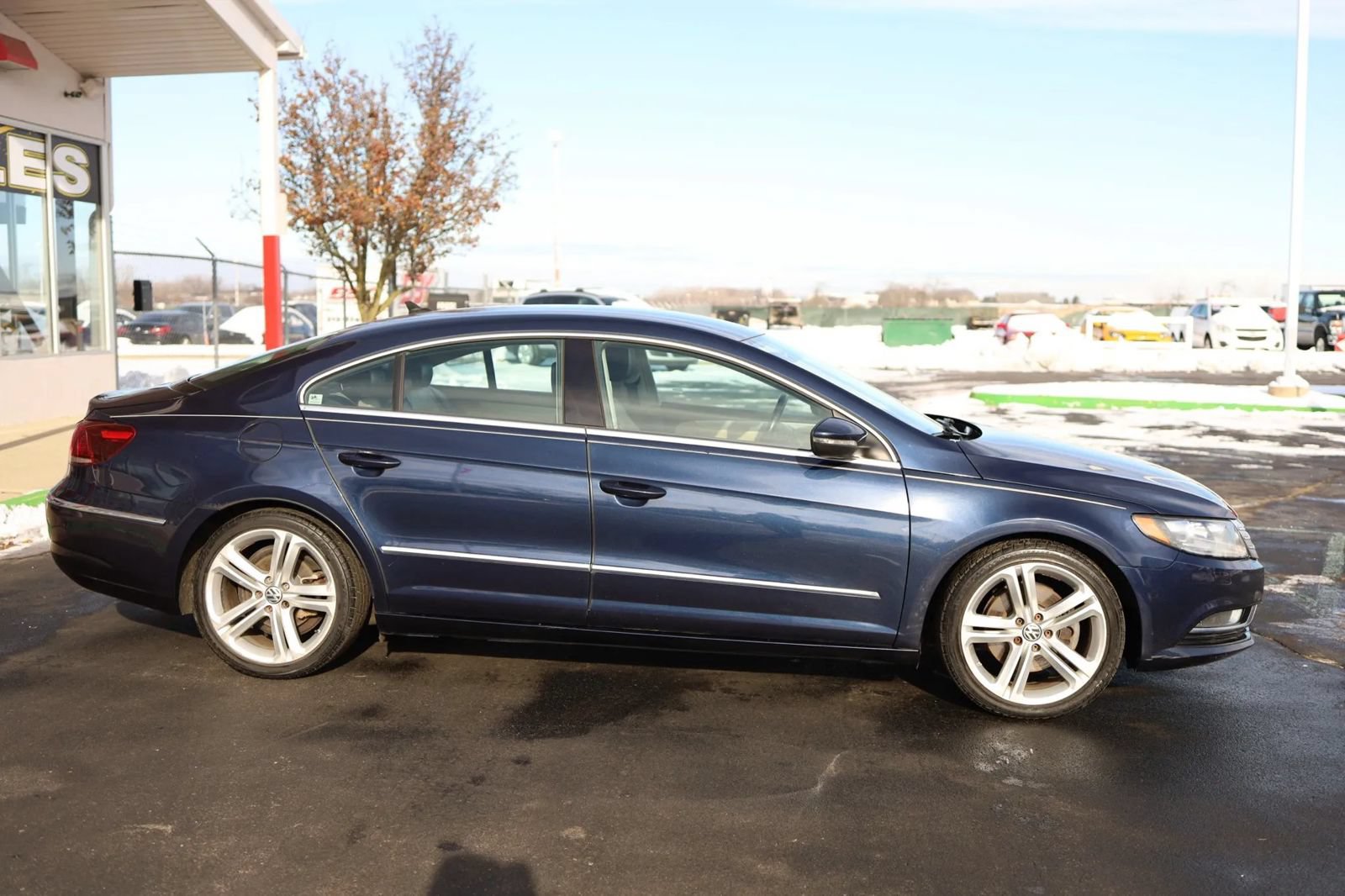 Used 2013 Volkswagen CC R-Line FWD image 4