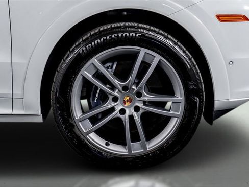 Used 2025 Porsche Cayenne image 30