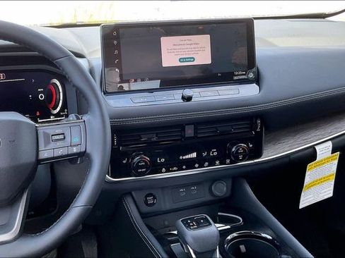 New 2026 Nissan Rogue Platinum image 4