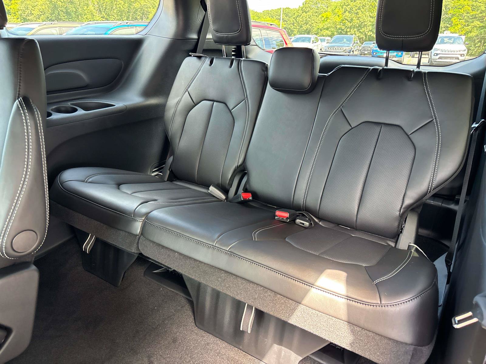 New 2027 Chrysler Pacifica Select FWD image 9