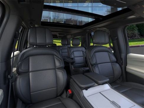 New 2025 Lincoln Navigator L Reserve w/ Jet Appearance Package image 10