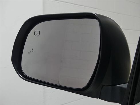 Used 2017 Toyota Sienna XLE image 14