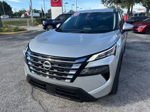 Certified 2025 Nissan Rogue SV FWD image 3
