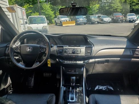 Used 2017 Honda Accord Sport Special Edition image 13