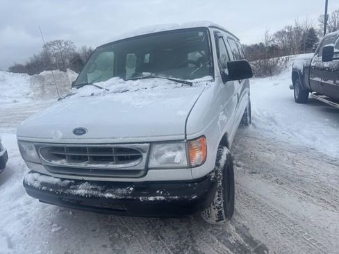 Used 2002 Ford E-150 and Econoline 150 image 6