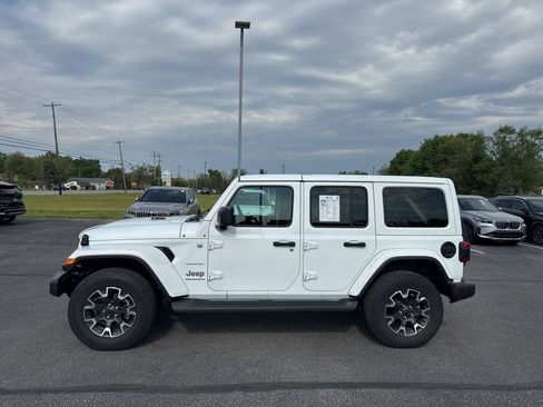 Used 2024 Jeep Wrangler Unlimited Sahara w/ Technology Group AWD/4WD image 4