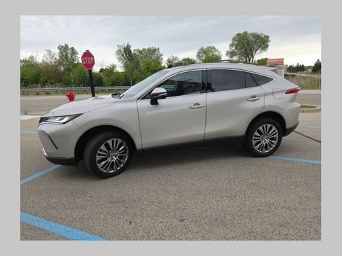 Used 2023 Toyota Venza XLE AWD/4WD image 1