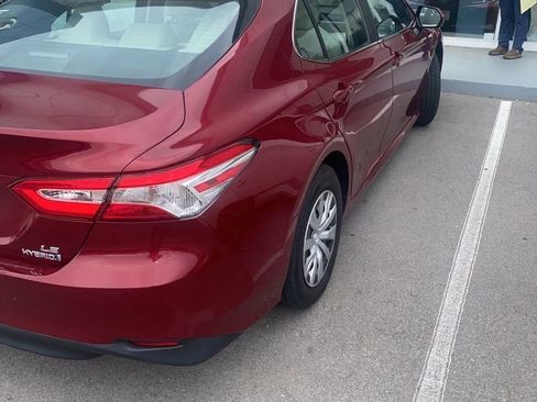 Used 2020 Toyota Camry LE image 3