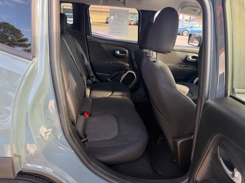 Used 2017 Jeep Renegade Latitude image 24