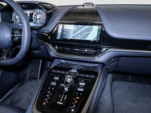 Used 2025 Aston Martin DBX 707 image 27