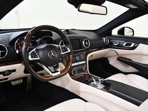 Used 2019 Mercedes-Benz SL 550 image 13