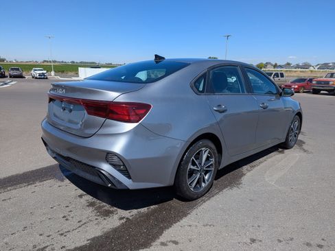 Used 2023 Kia Forte LXS w/ LXS Technology Package FWD image 5