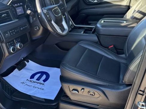 Used 2021 GMC Yukon XL Denali w/ Denali Premium Package image 16