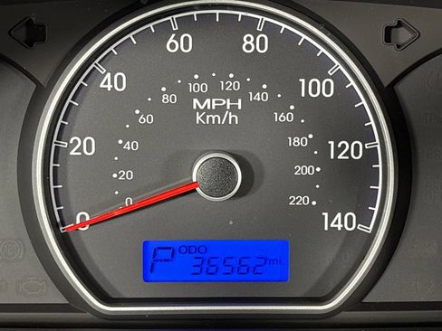Used 2010 Hyundai Elantra GLS FWD image 17
