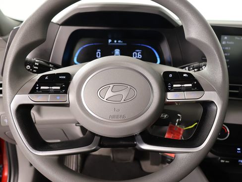 Certified 2024 Hyundai Elantra SE image 3