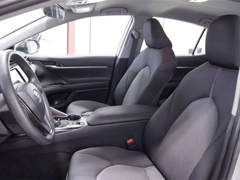 Used 2020 Toyota Camry LE image 14