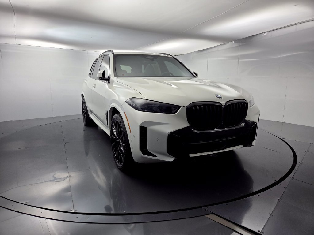 Used 2024 BMW X5 xDrive40i w/ M Sport Package AWD/4WD image 3