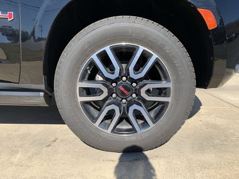 Used 2021 GMC Yukon AT4 w/ AT4 Premium Plus Package image 13