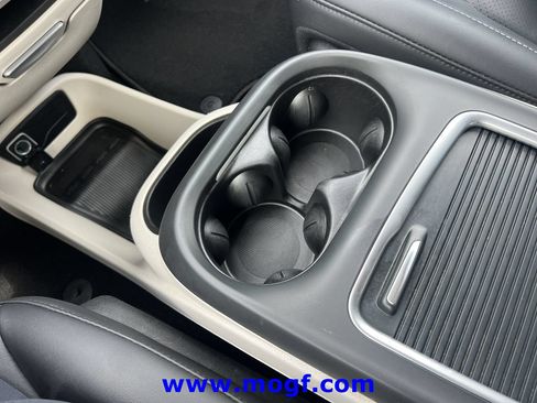 Used 2024 Chrysler Pacifica Touring-L FWD image 12