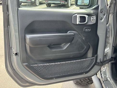 Used 2020 Jeep Gladiator Rubicon w/ Trailer Tow Package AWD/4WD image 10