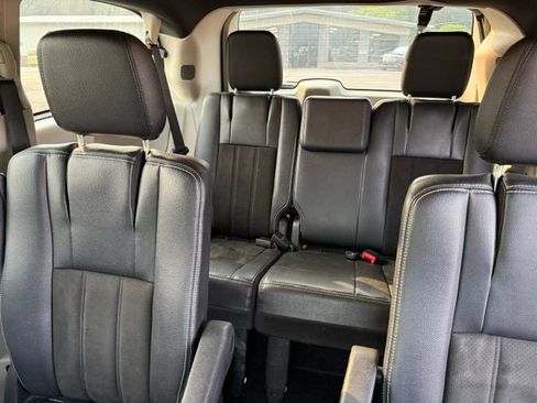 Used 2019 Dodge Grand Caravan SXT FWD image 9