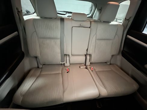 Used 2015 Toyota Highlander Plus FWD image 32