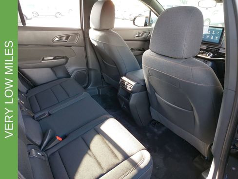 Used 2025 Honda Prologue EX image 11