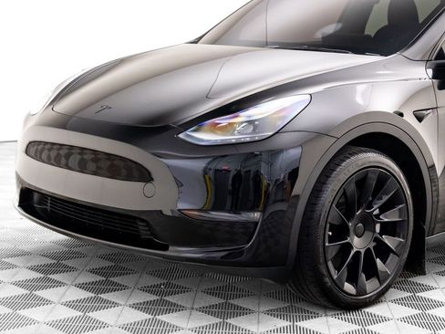 Used 2024 Tesla Model Y Long Range image 33