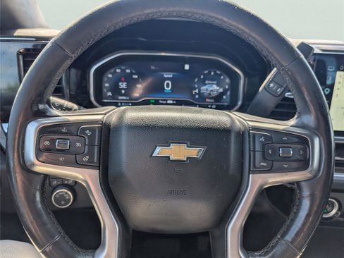 Used 2022 Chevrolet Silverado 1500 LT w/ Z71 Off-Road Package AWD/4WD image 24