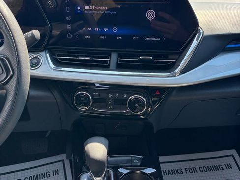 Used 2025 Chevrolet Trax LT image 15