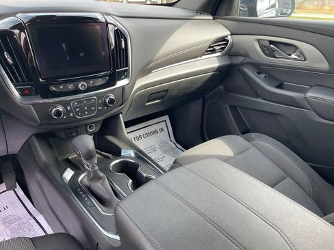 Used 2022 Chevrolet Traverse LT w/ Midnight/Sport Edition image 19