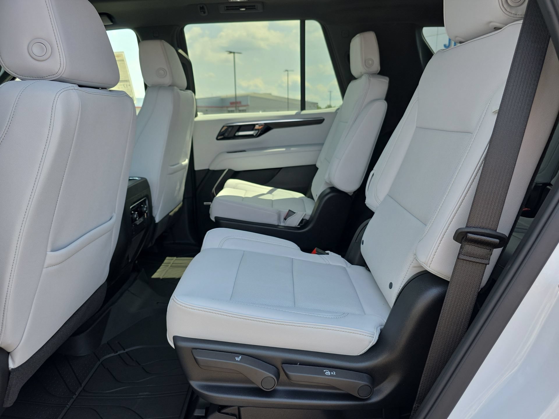 New 2026 Chevrolet Tahoe Premier w/ Sun And Tow Package AWD/4WD image 11
