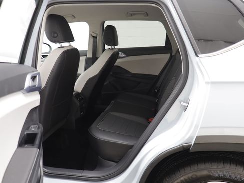 New 2026 Volkswagen Taos SE image 12