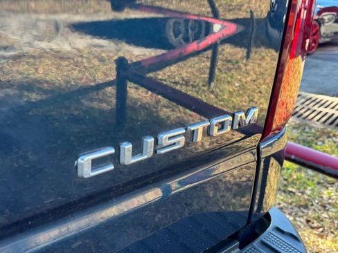 Used 2022 Chevrolet Silverado 1500 Custom image 2