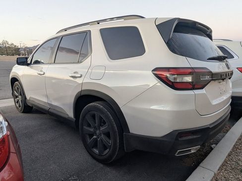 Used 2025 Honda Pilot Sport image 6