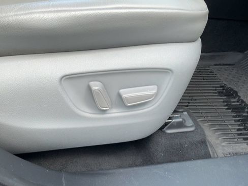 Used 2021 Toyota Highlander XLE AWD/4WD image 49