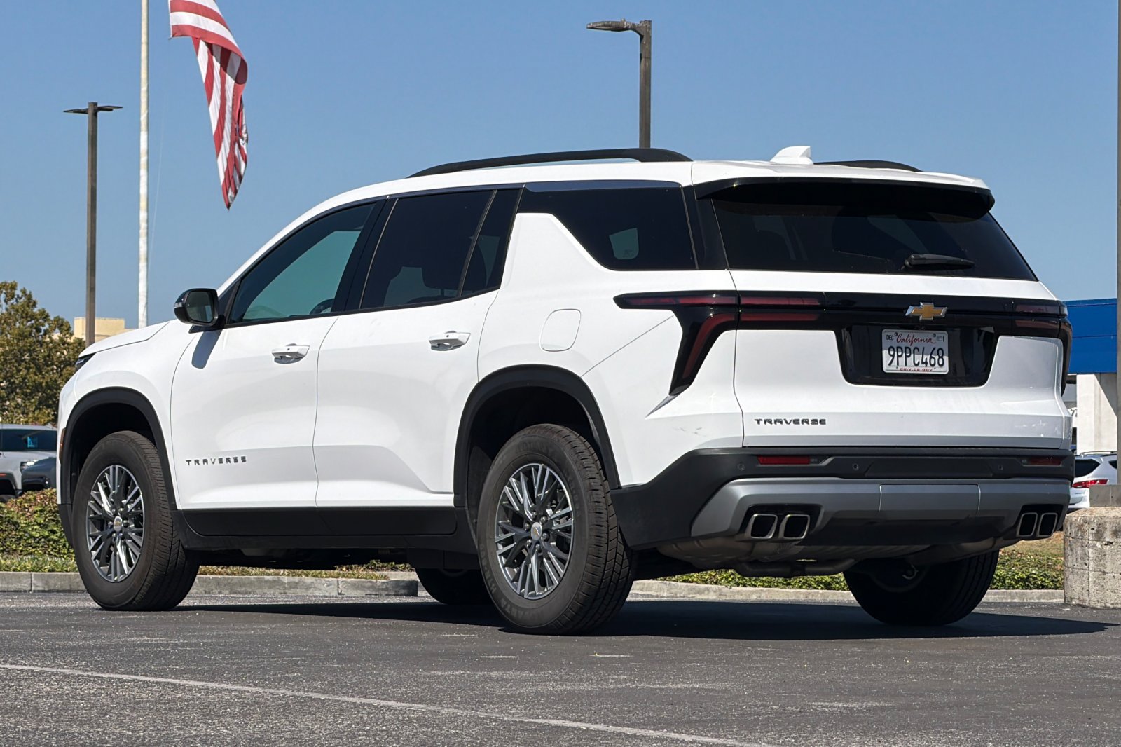 Used 2025 Chevrolet Traverse LT FWD image 6