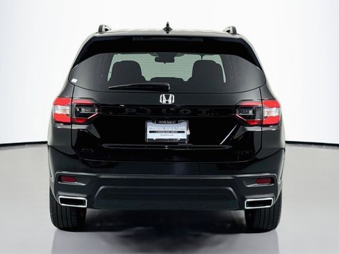 Used 2024 Honda Pilot Sport image 4
