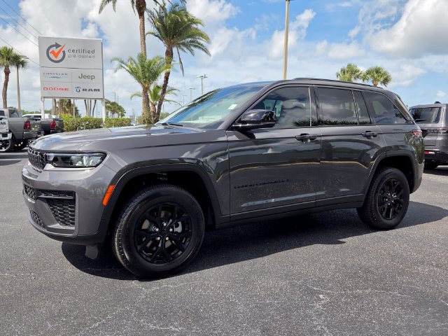 New 2026 Jeep Grand Cherokee Altitude RWD image 4