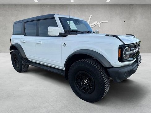 Used 2022 Ford Bronco Outer Banks w/ Sasquatch Package AWD/4WD image 2