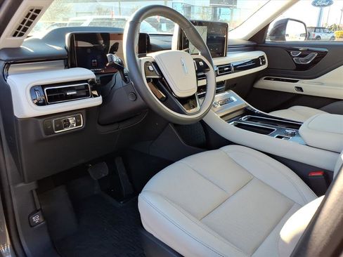 Used 2025 Lincoln Aviator AWD image 14