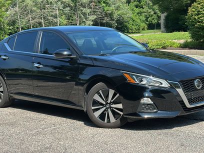 Certified 2022 Nissan Altima 2.5 SV w/ SV Premium Package